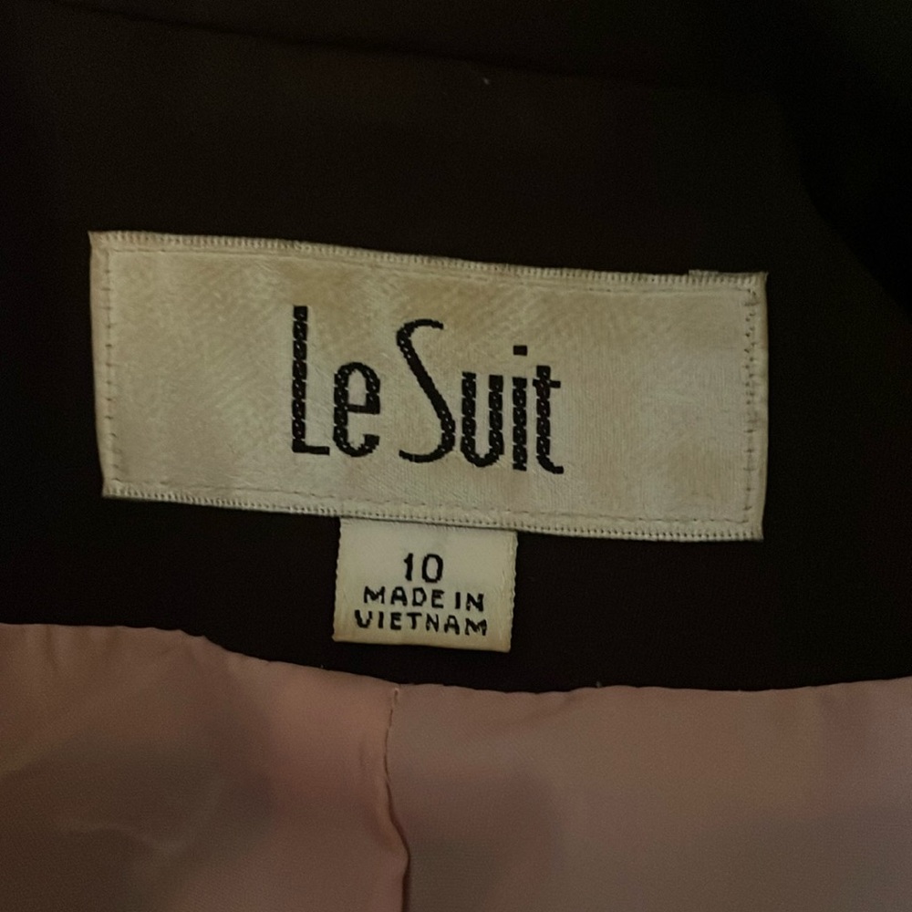 Le Suit-Size 10
Brown / Pink Lined Blazer 
DryCleanOnly
GoodCondition